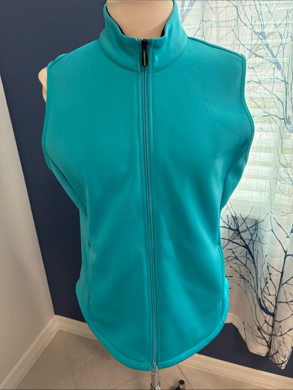 Greg Norman Sleeveless Zip Front Golf Vest in Bright Teal